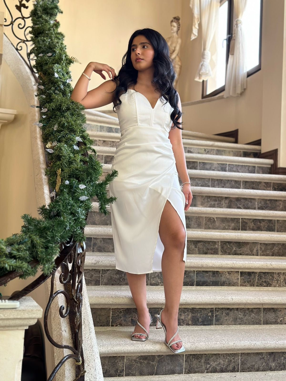 Vestido de tirantes finos.