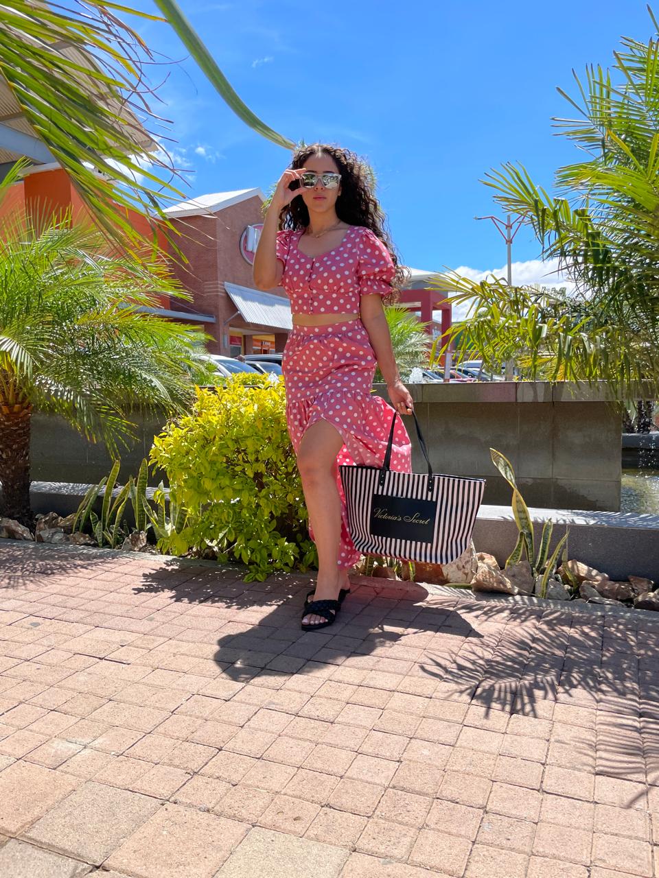 Conjunto falda/blusa corta