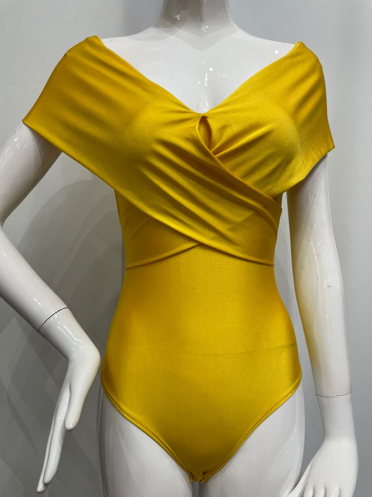 Body amarillo