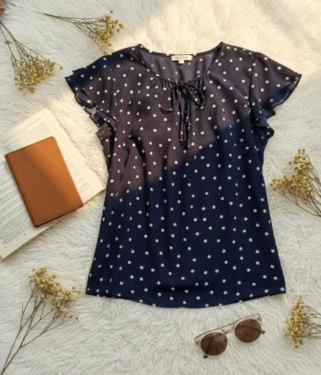 Blusa con diseño de puntos