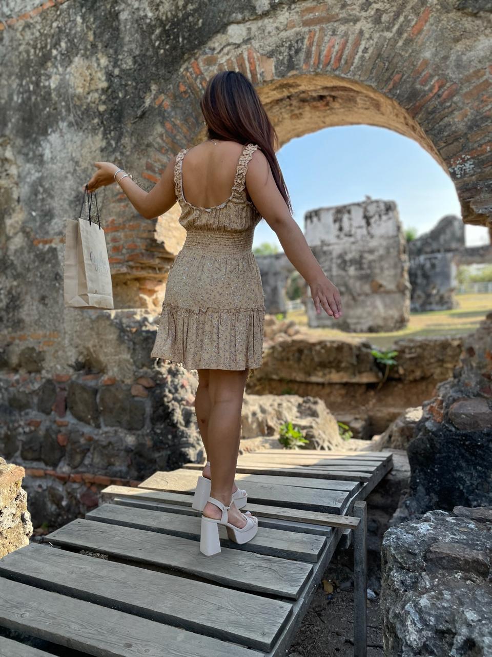 VESTIDO FLORAL CORTO