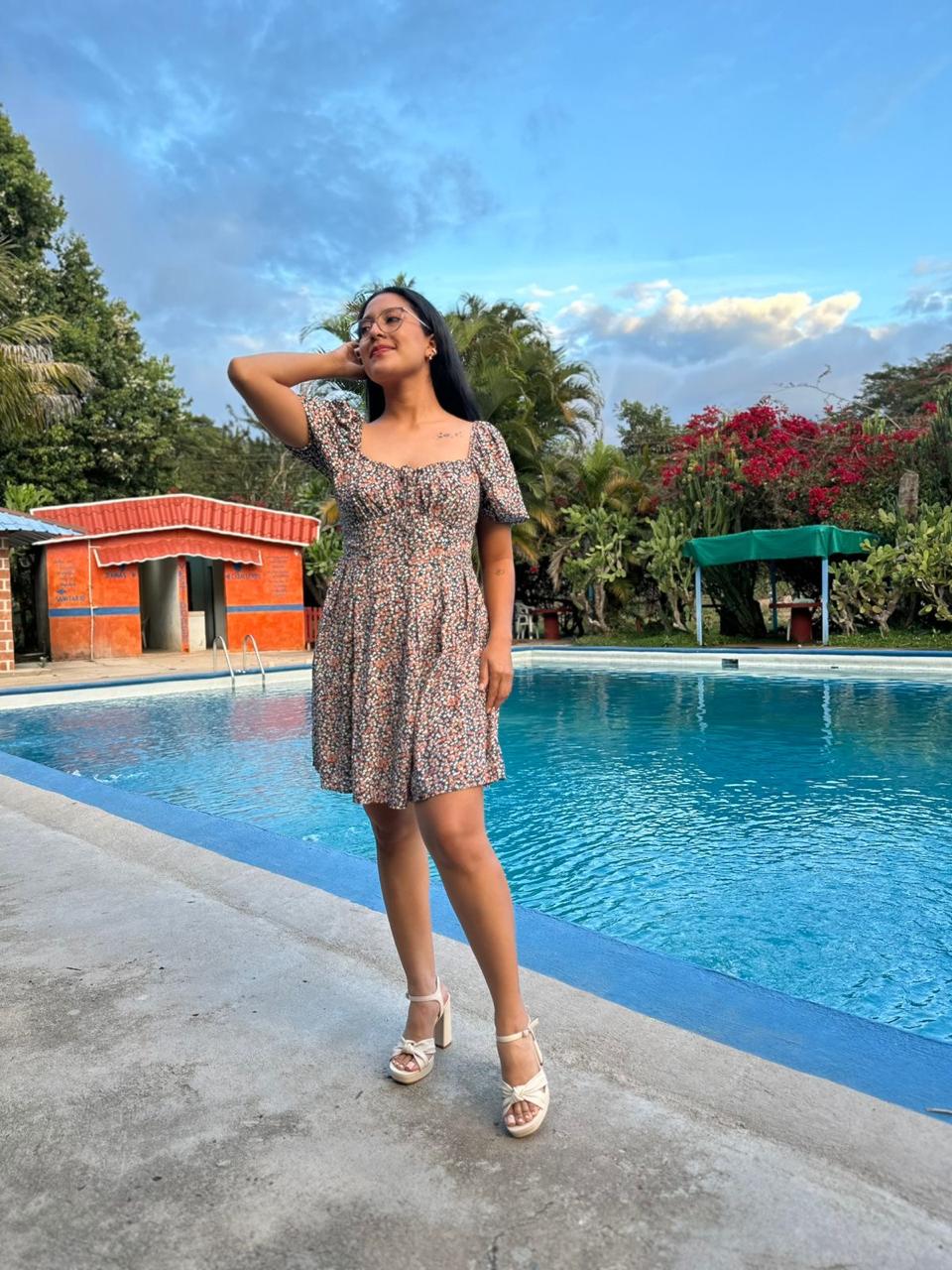 VESTIDO FLORAL CORTO