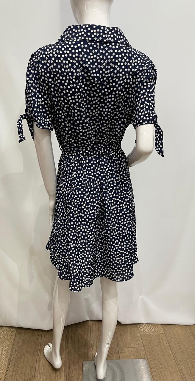 VESTIDO CON CUELLO Y BOTONES