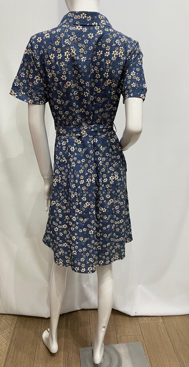 VESTIDO CON CUELLO FLORAL