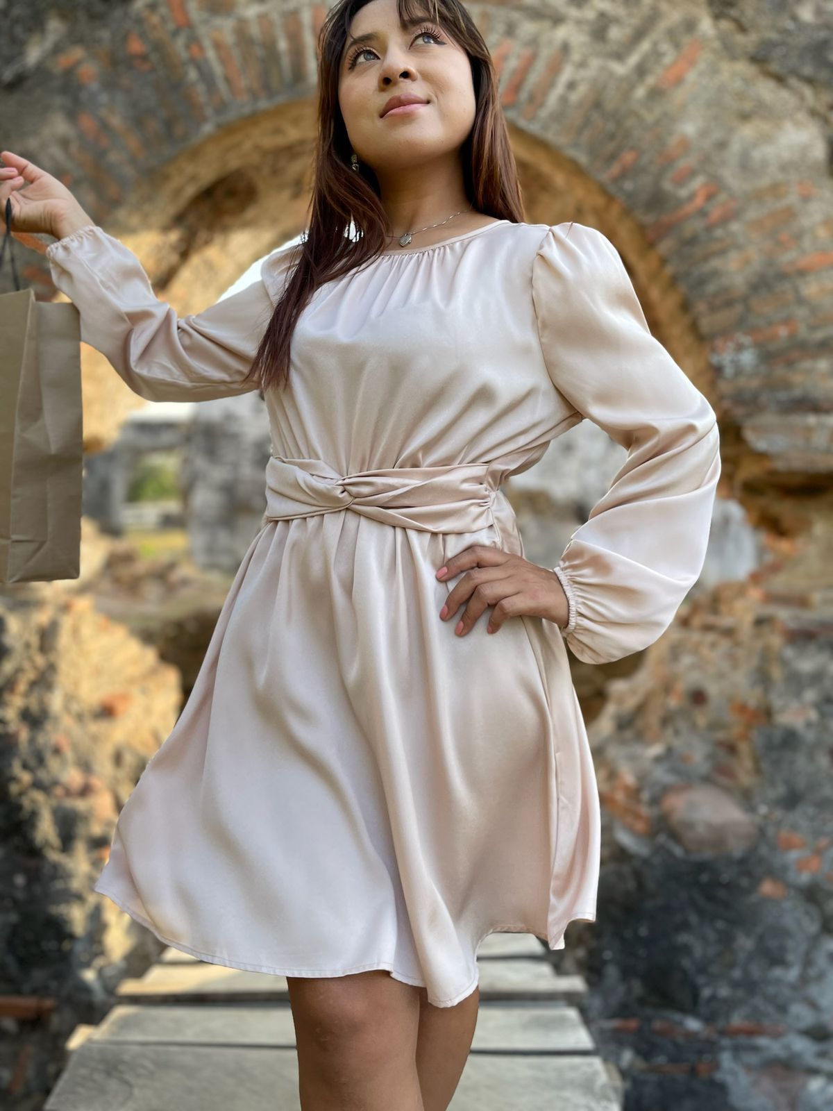 VESTIDO BEIGE DE CEDA