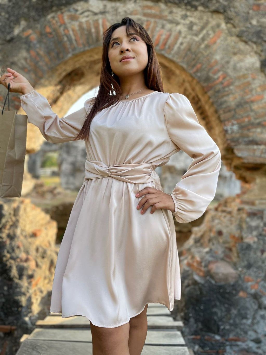 VESTIDO BEIGE DE CEDA