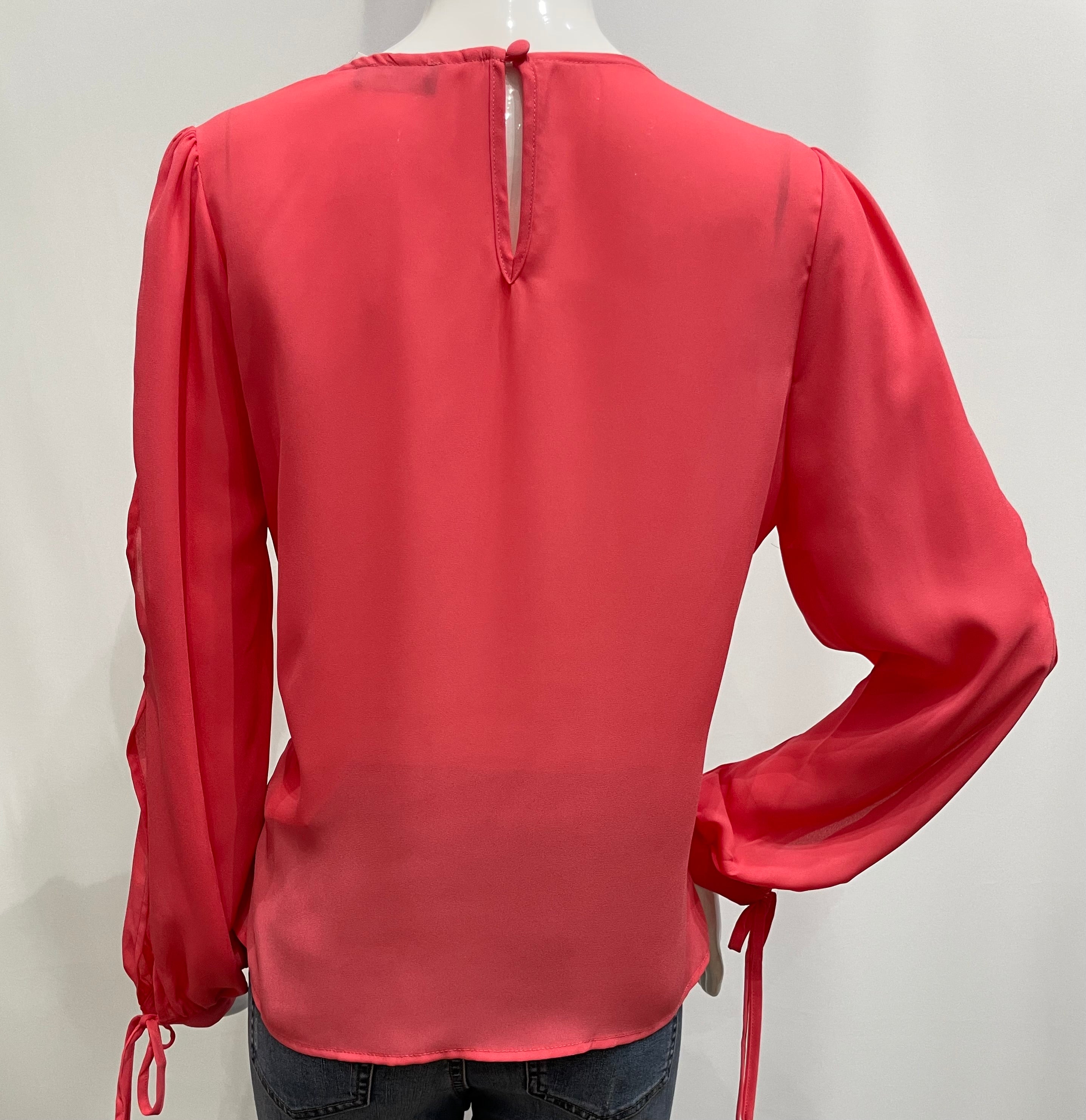 Blusa con detalles en los hombros