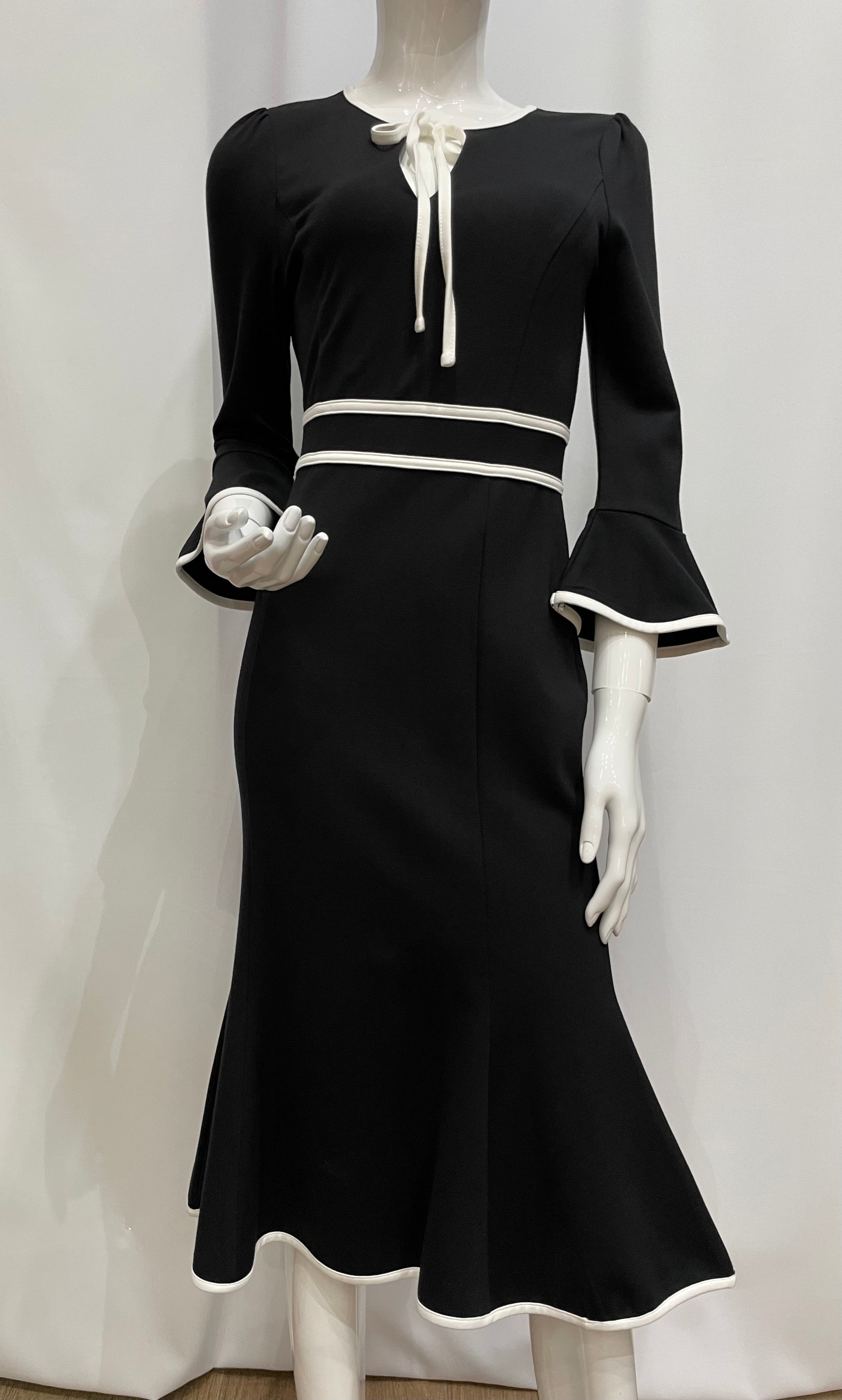 Vestido tallado con vuelo