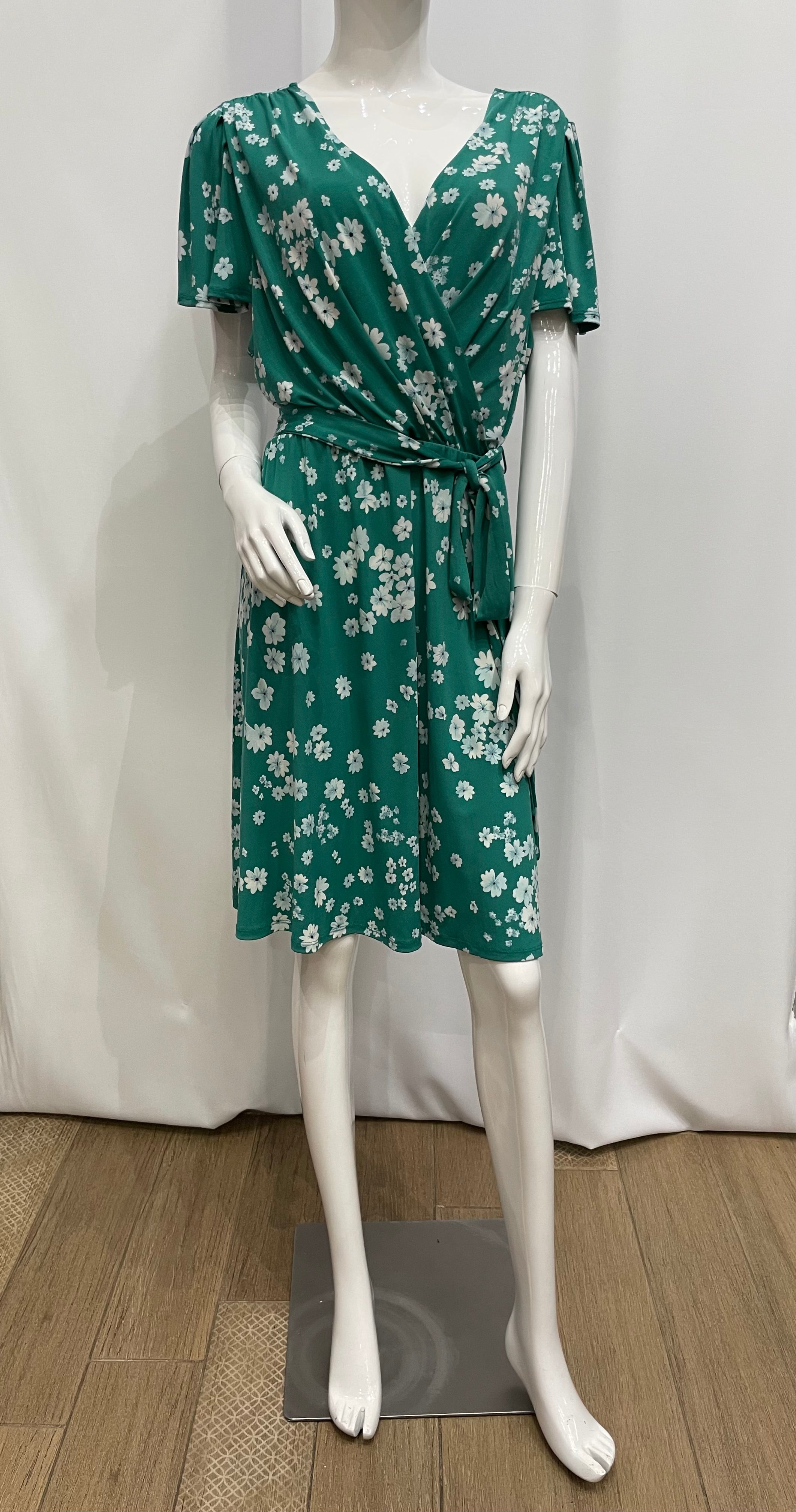 Vestido PLUS Cruzado floral