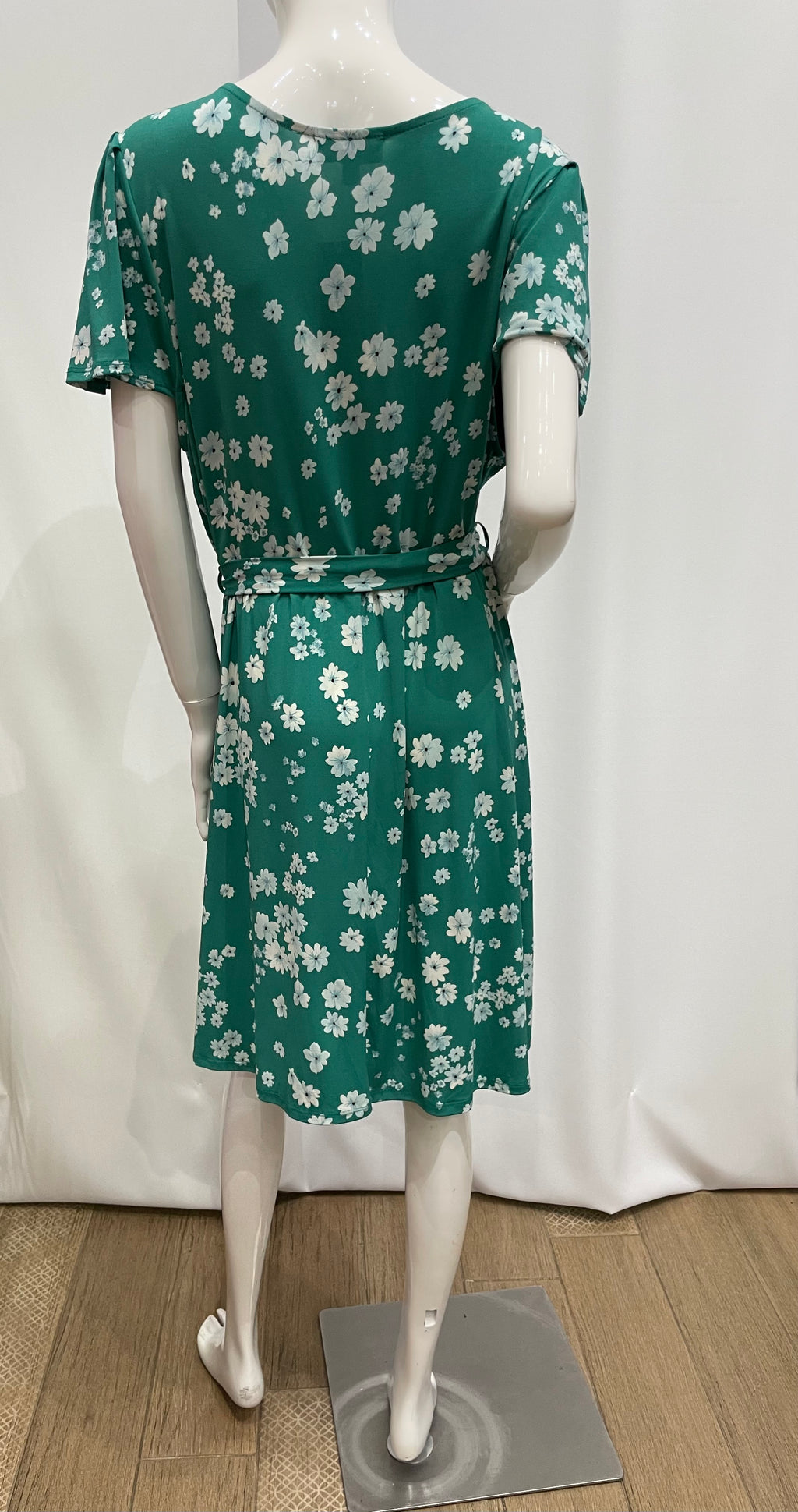 Vestido PLUS Cruzado floral