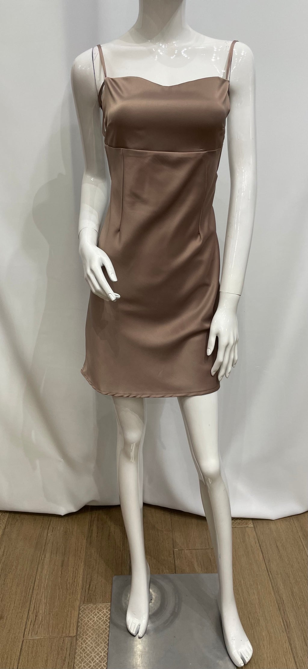 Vestido corto de tirantes