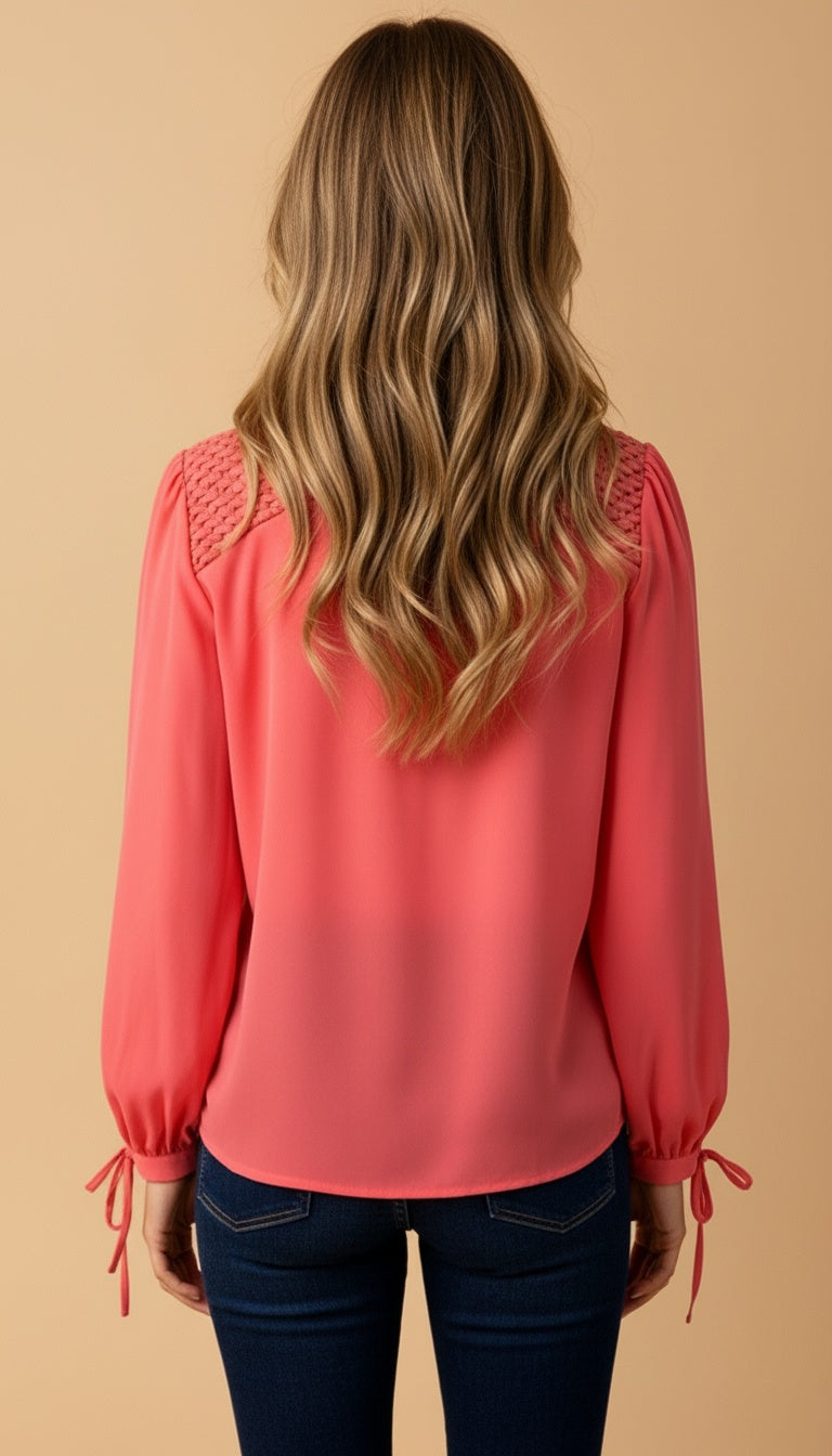 Blusa con detalles en los hombros
