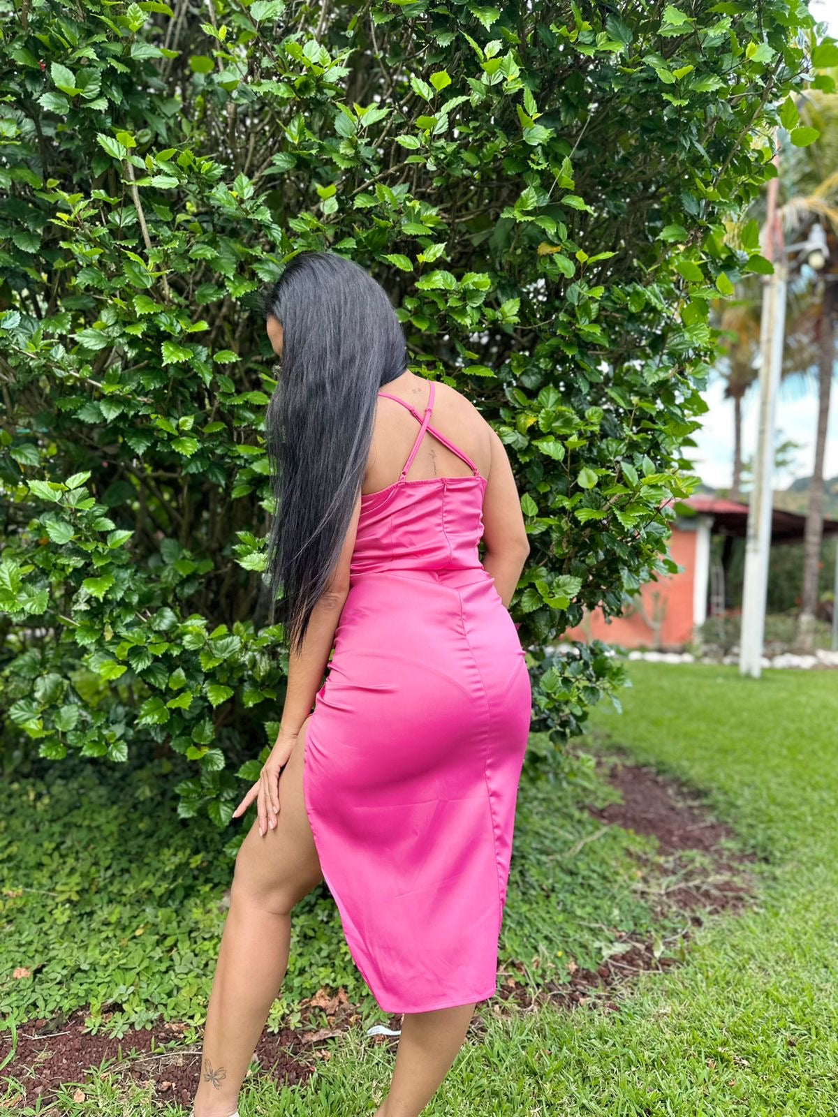 Vestido de tirantes cruzados