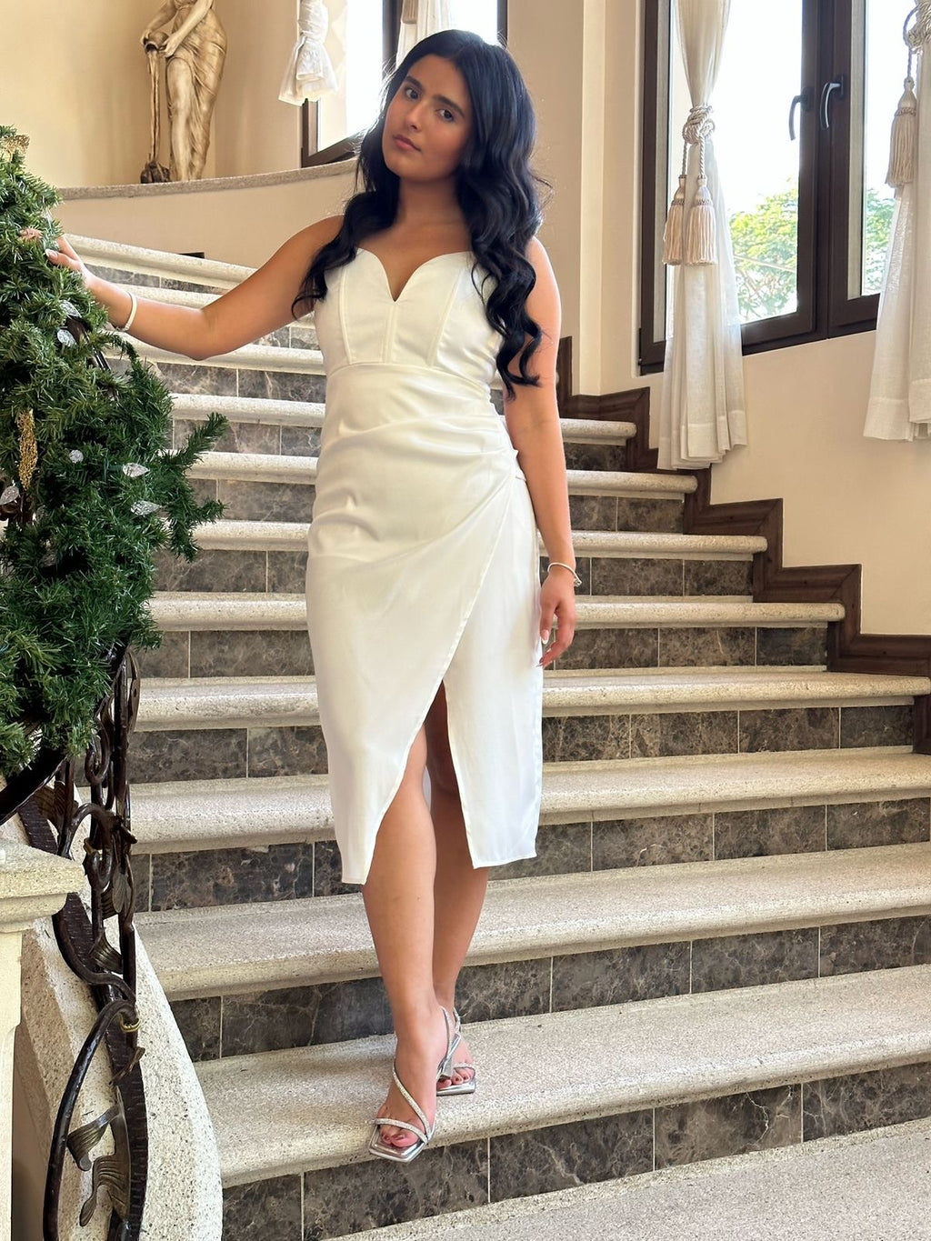 Vestido de tirantes finos.