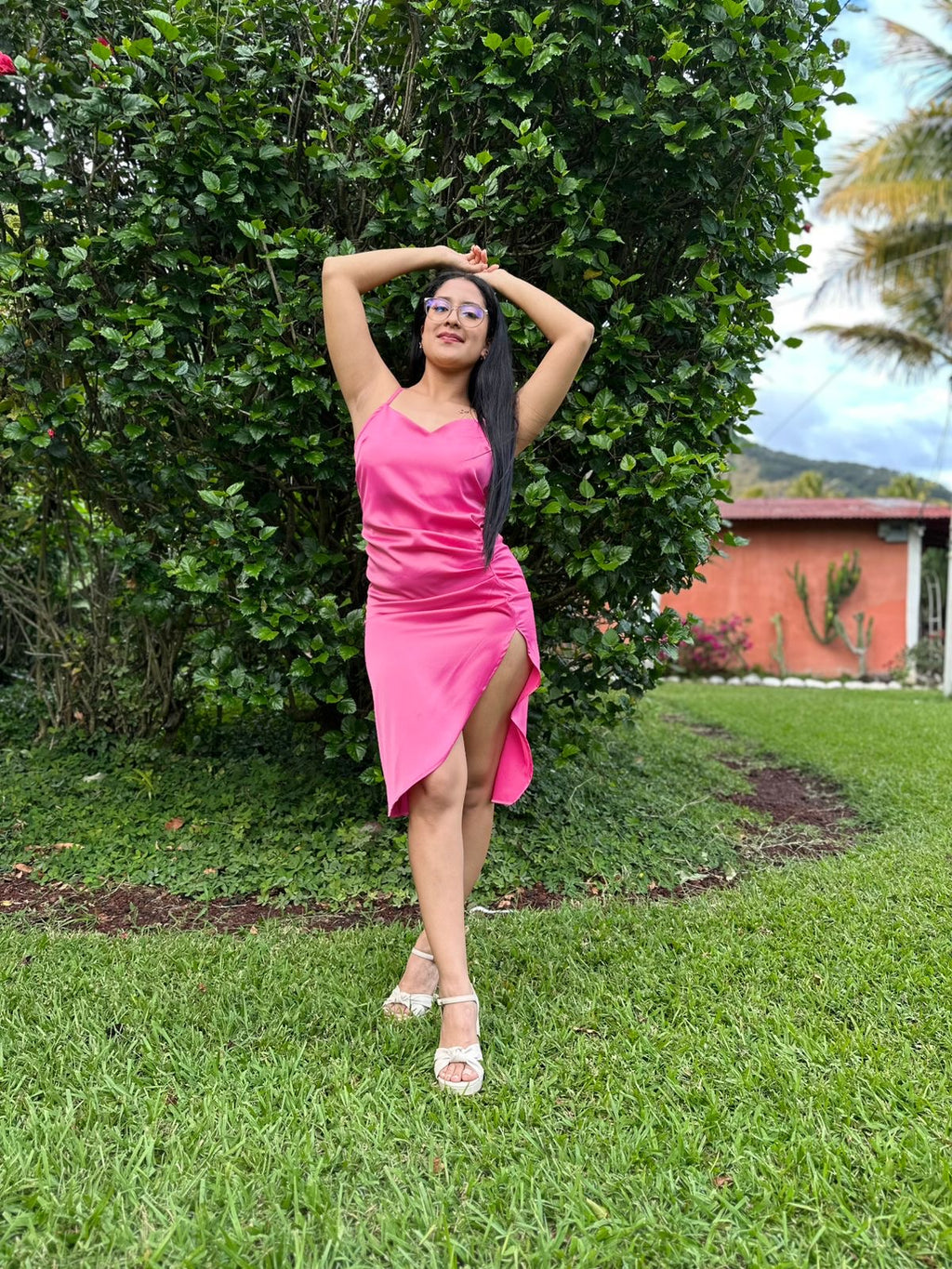 Vestido de tirantes cruzados