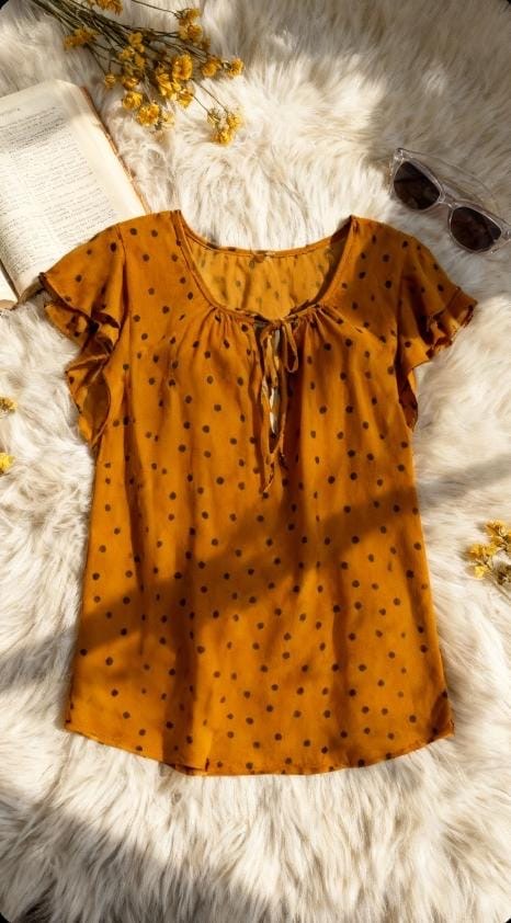 Blusa con diseño de puntos