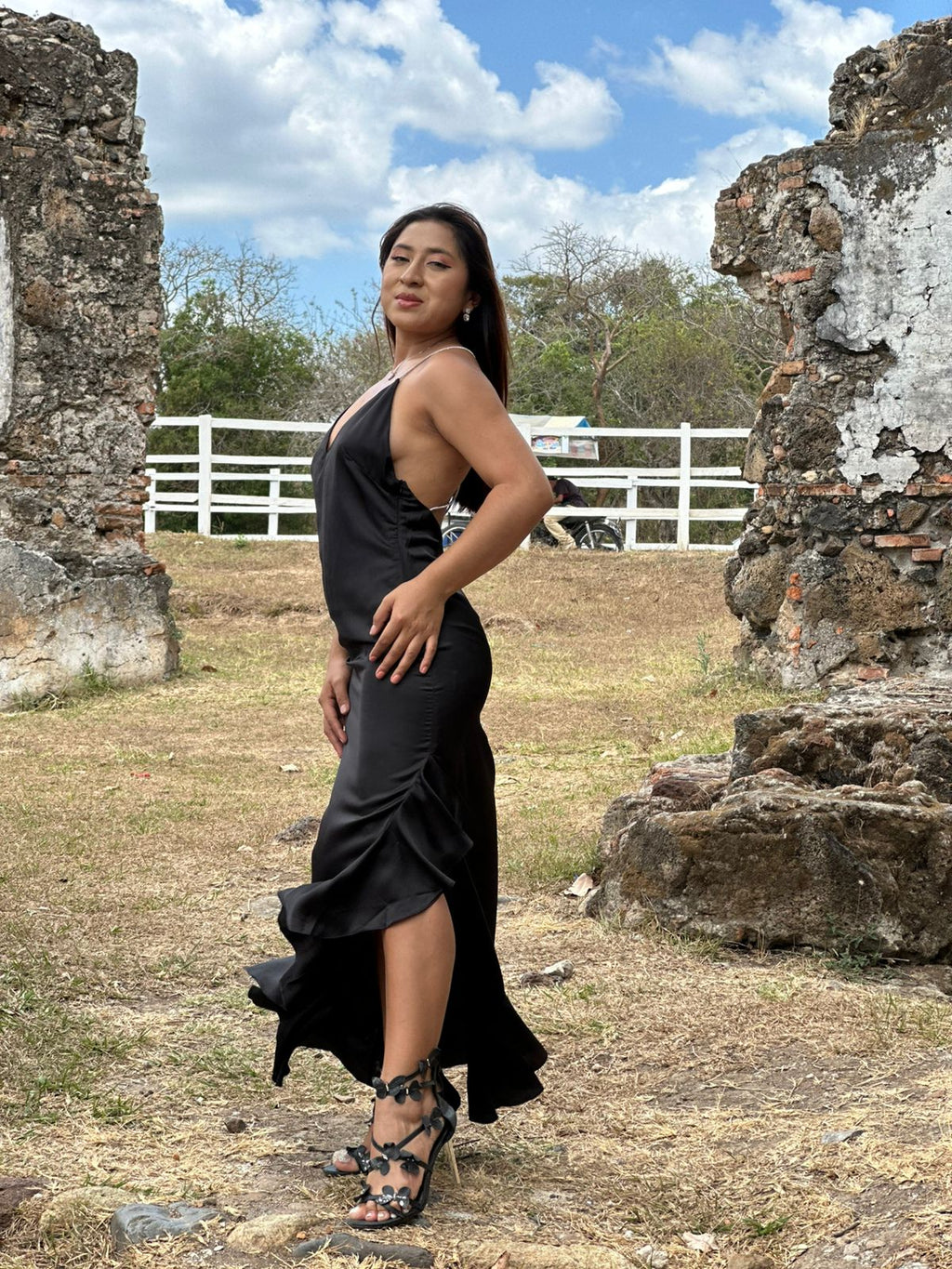 Vestido largo de tirantes brillantes