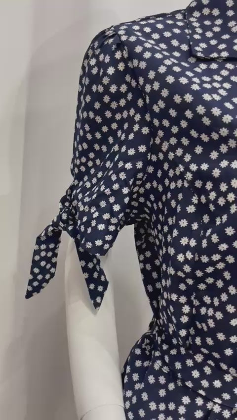 VESTIDO CON CUELLO Y BOTONES